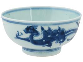 ANTIQUE CHINESE KANGXI BLUE AND WHITE PORCELAIN BOWL