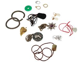 COLLECTION OF ASSORTED JADE OBJECTS AND JEWELRY MIX