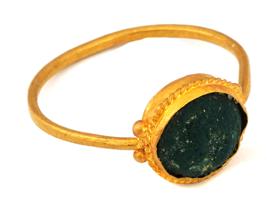 ANCIENT ROMAN EMPIRE GOLD RING W GREEN GLASS CABOCHON