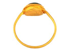 ANCIENT ROMAN EMPIRE GOLD RING W GREEN GLASS CABOCHON