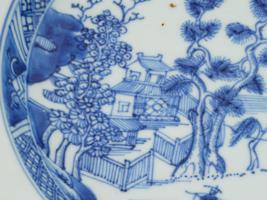 18TH CENTURY CHINESE BLUE AND WHITE PORCELAIN DISH