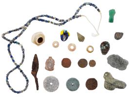 ANCIENT ROMAN GLASS BEADED NECKLACE AND GLASS ARTIFACTS