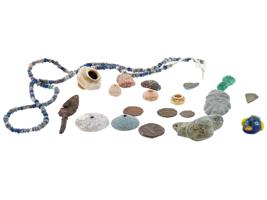 ANCIENT ROMAN GLASS BEADED NECKLACE AND GLASS ARTIFACTS