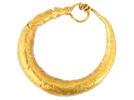 ANCIENT ROMAN LOOP TYPE EARRING MADE OF GOLD