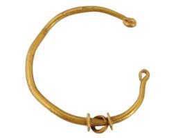 ANCIENT ARCHAEOLOGICAL ROMAN GOLD LOOP TYPE EARRING