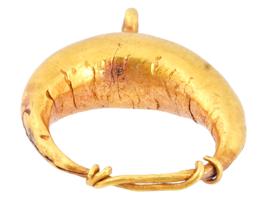 ANCIENT ROMAN EMPIRE CRESCENT SHAPED GOLD EARRING