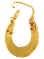 ANCIENT ARCHAEOLOGICAL ROMAN CRESCENT GOLD EARRING