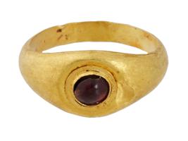 ANCIENT ROMAN GOLD RING WITH GARNET STONE