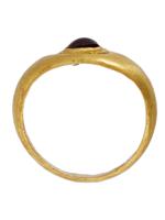 ANCIENT ROMAN GOLD RING WITH GARNET STONE