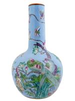 VINTAGE CHINESE FAMILLE ROSE PORCELAIN VASE