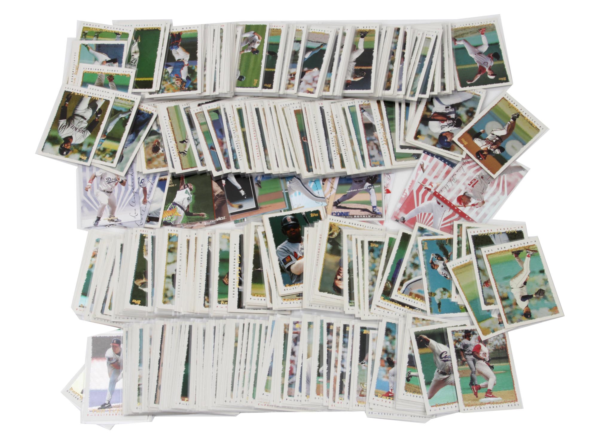 A LARGE SET OF  COLLECTIBLE BASEBALL CARDS PIC-0