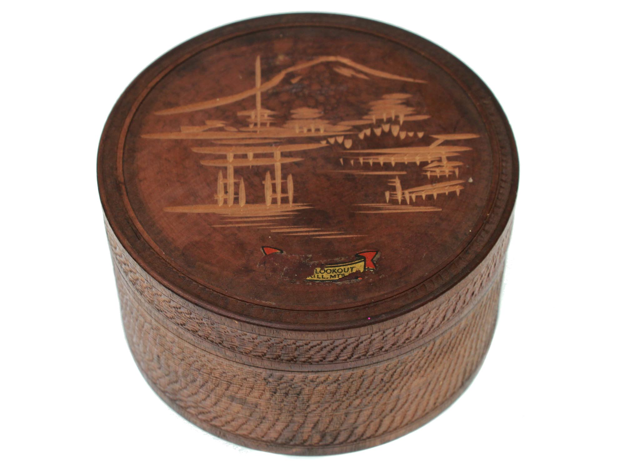 A VINTAGE JAPANESE CARVED WOOD COASTERS IN A BOX PIC-2