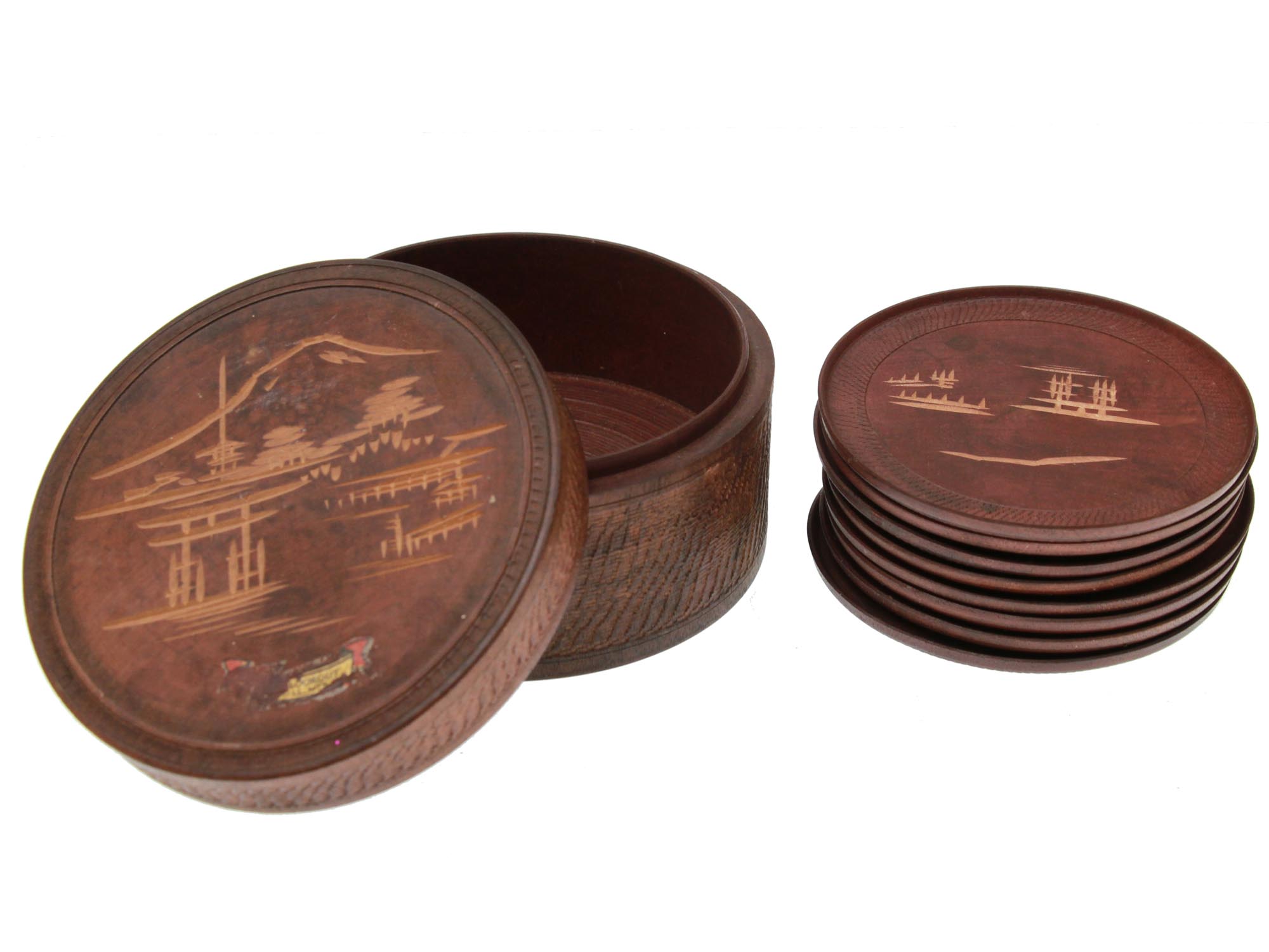 A VINTAGE JAPANESE CARVED WOOD COASTERS IN A BOX PIC-0