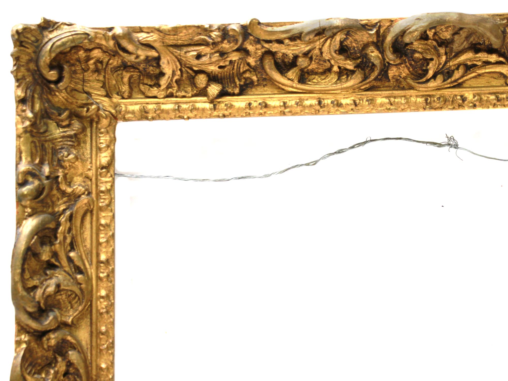 A VINTAGE ORNATE GILT WOOD PICTURE FRAME PIC-3