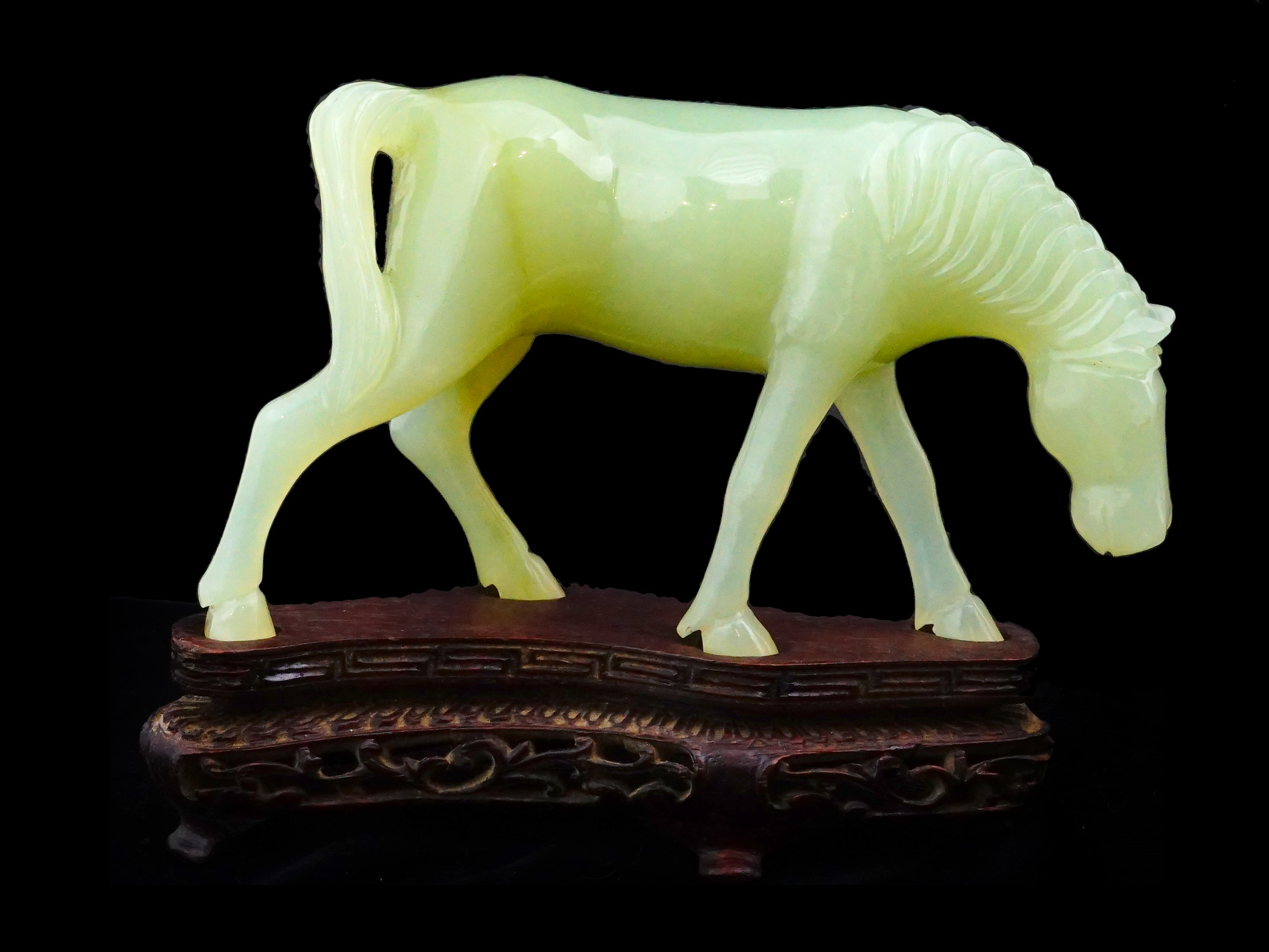 LOT OF CHINESE CARVED JADE HORSES FIGURES IN BOX PIC-2