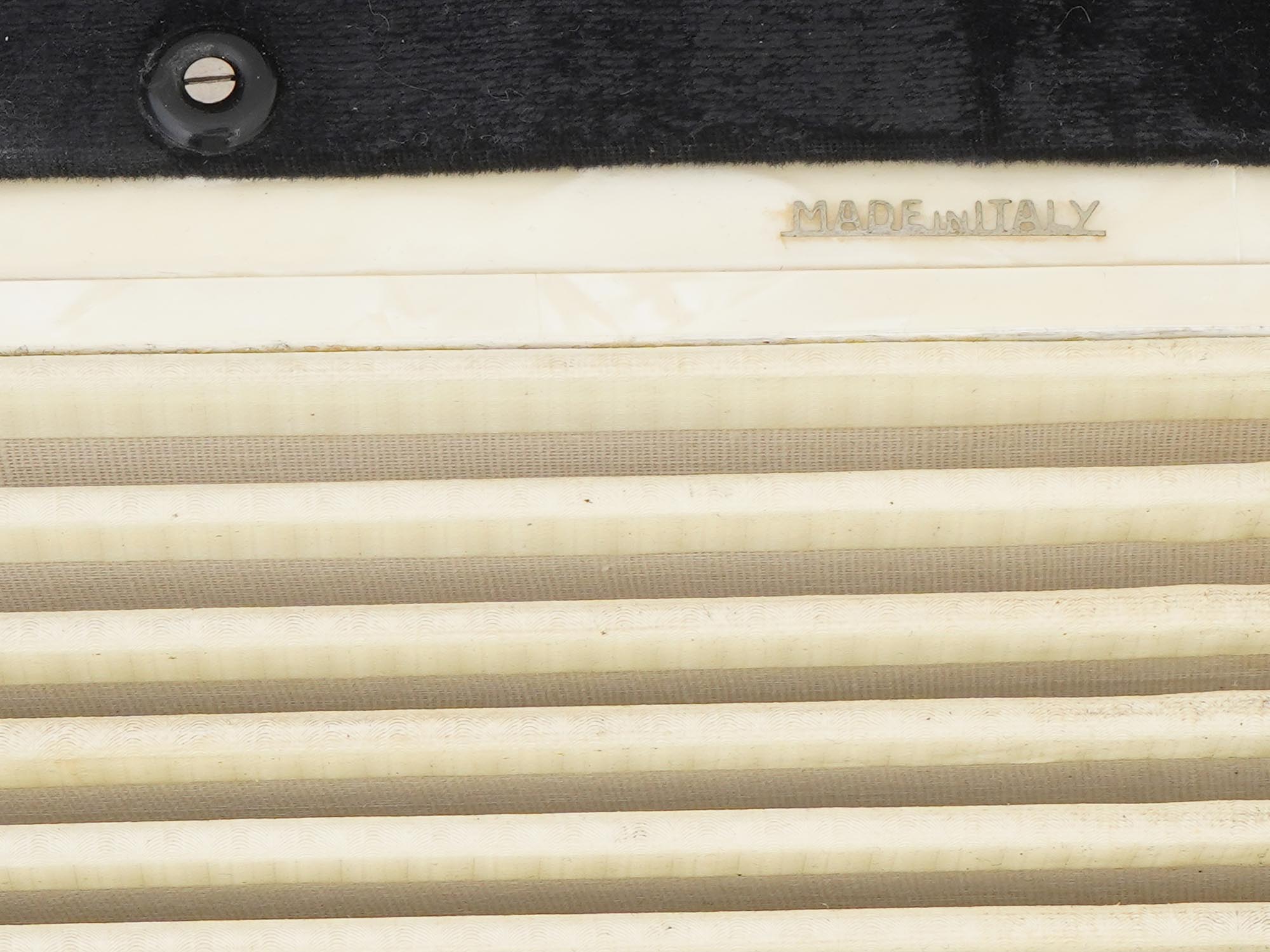 VINTAGE ITALIAN TITAN WHITE ACCORDION PIC-8
