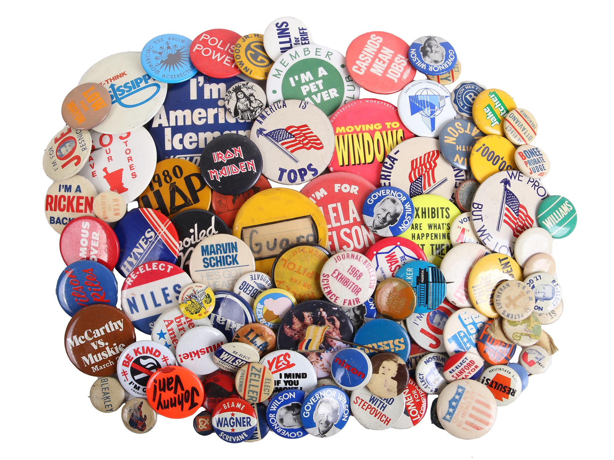 A LARGE COLLECTION OF VARIOUS AMERICAN PINS PIC-1