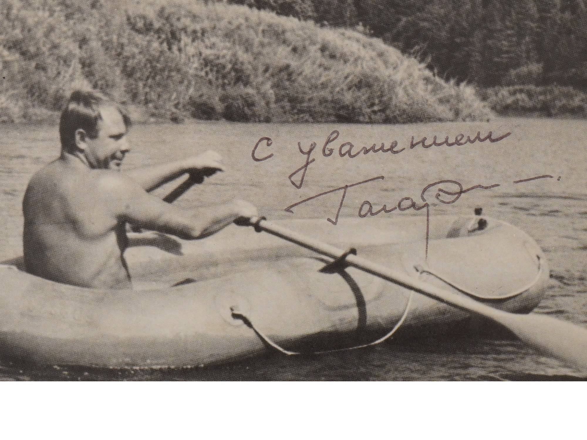 VINTAGE PHOTO SOVIET COSMONAUT YURI GAGARIN AUTOGRAPHED PIC-1