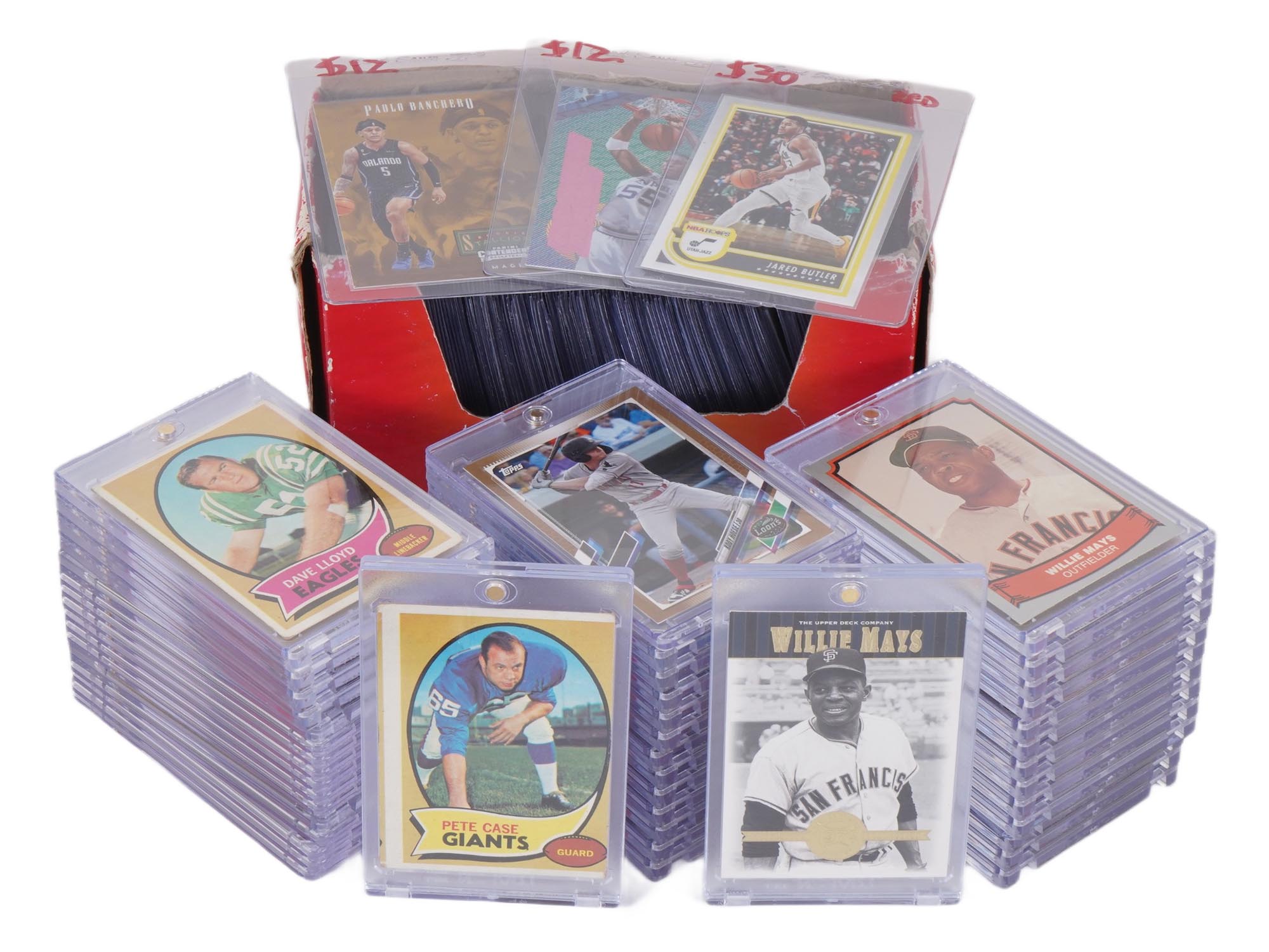 COLLECTION OF VINTAGE AMERICAN SPORTS TRADING CARDS PIC-