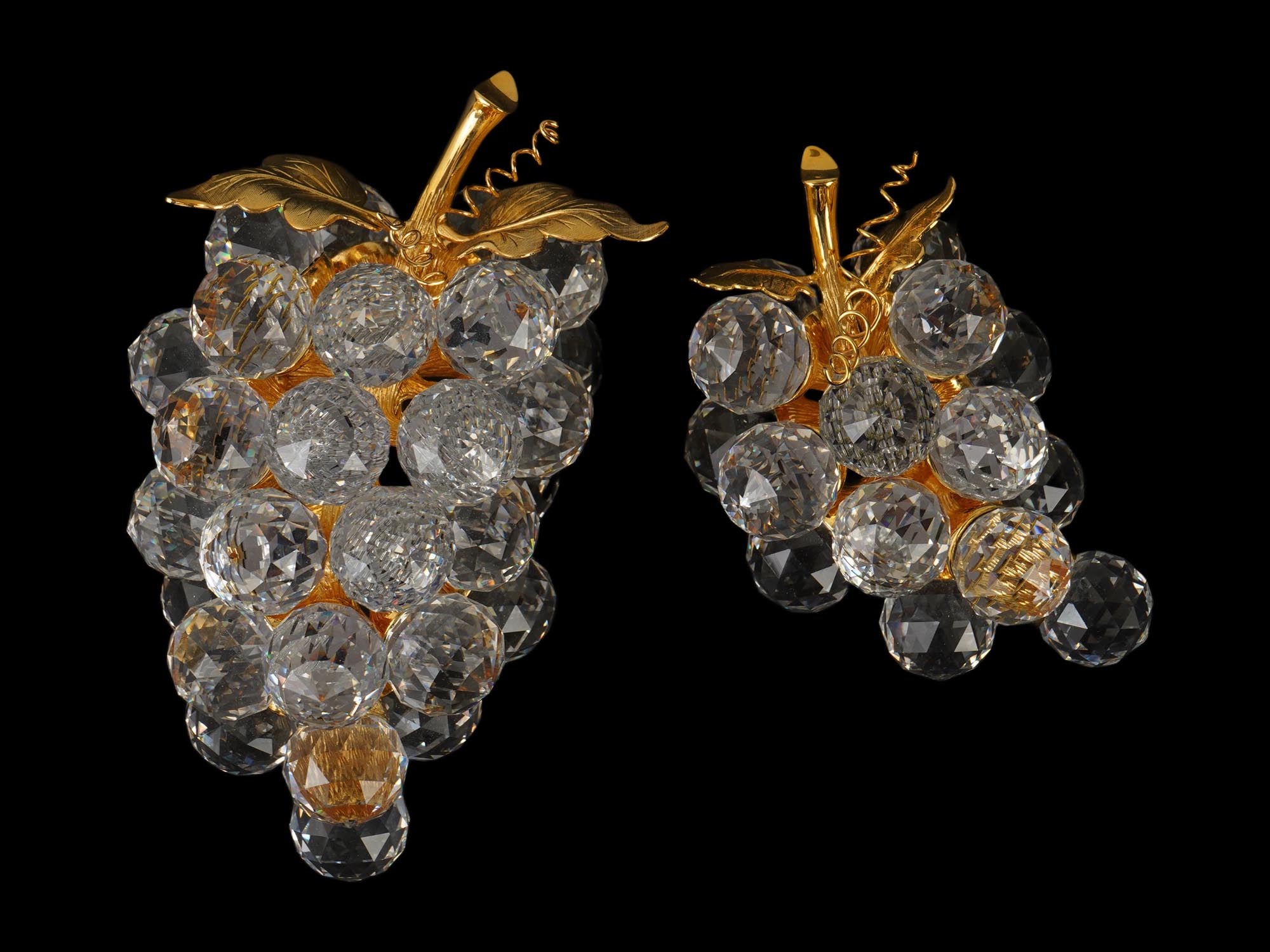 PAIR OF SWAROVSKI FACETED CLEAR CRYSTAL GRAPE CLUSTERS PIC-