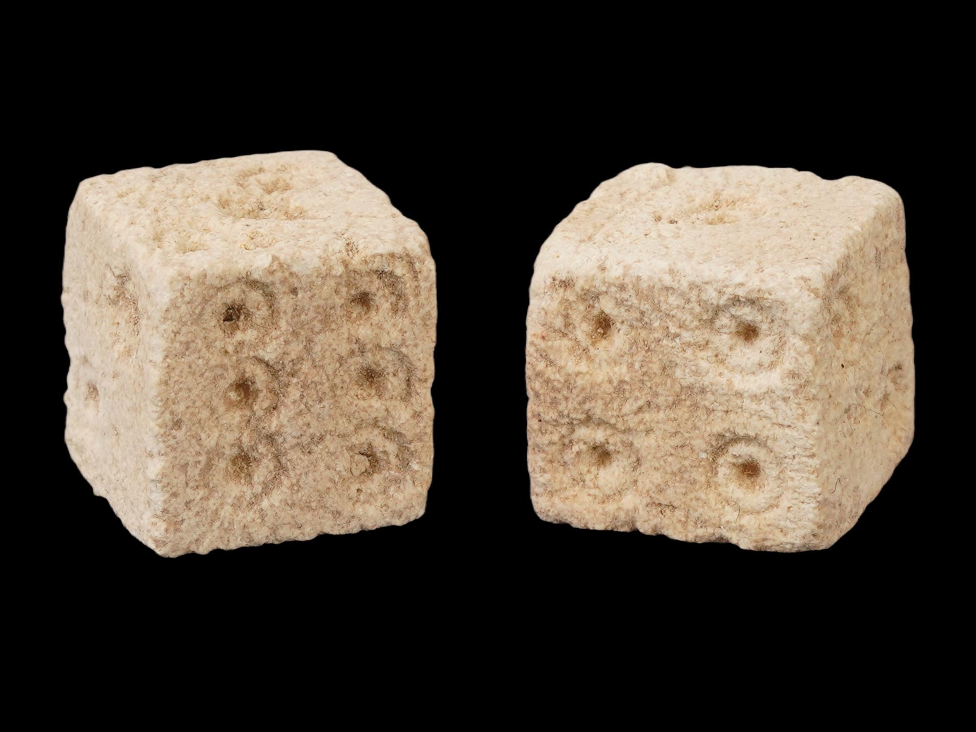 PAIR OF ANCIENT ROMAN STONE DICE 100 TO 300 AD PIC-