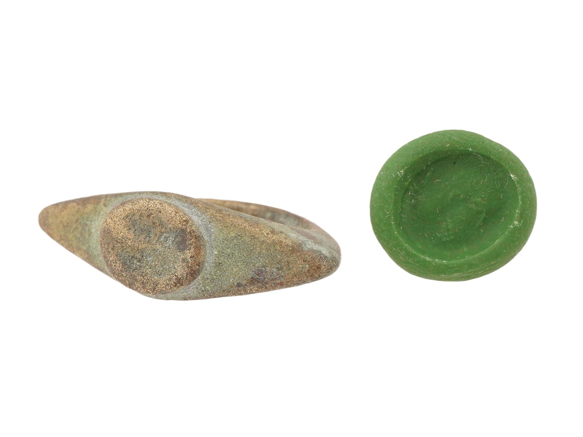 ANCIENT ROMAN ENGRAVED BRONZE RING 100 TO 300 AD PIC-