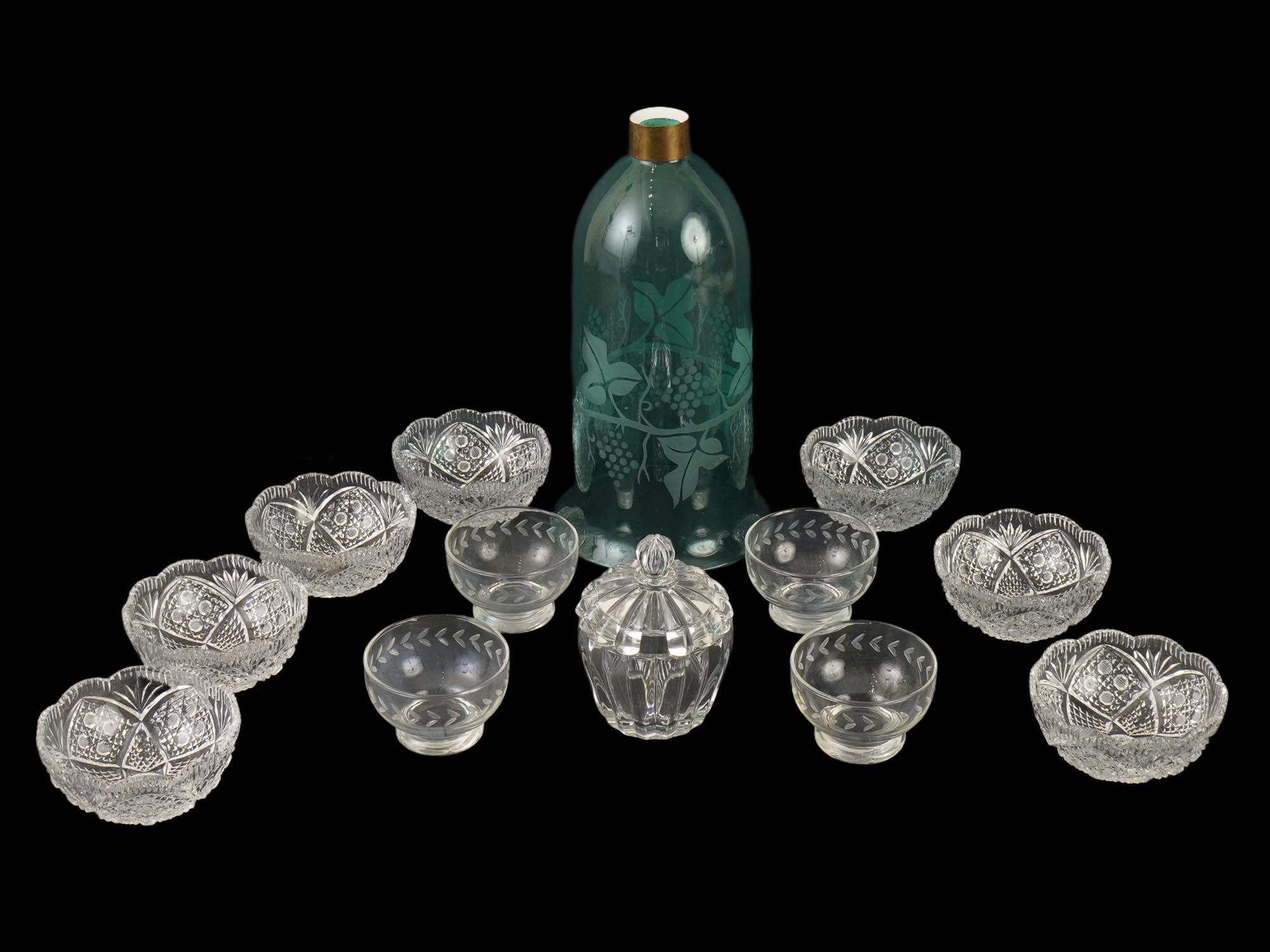 COLLECTION OF 13 VTG GLASS AND CRYCTAL BOWLS W LIGHT PIC-