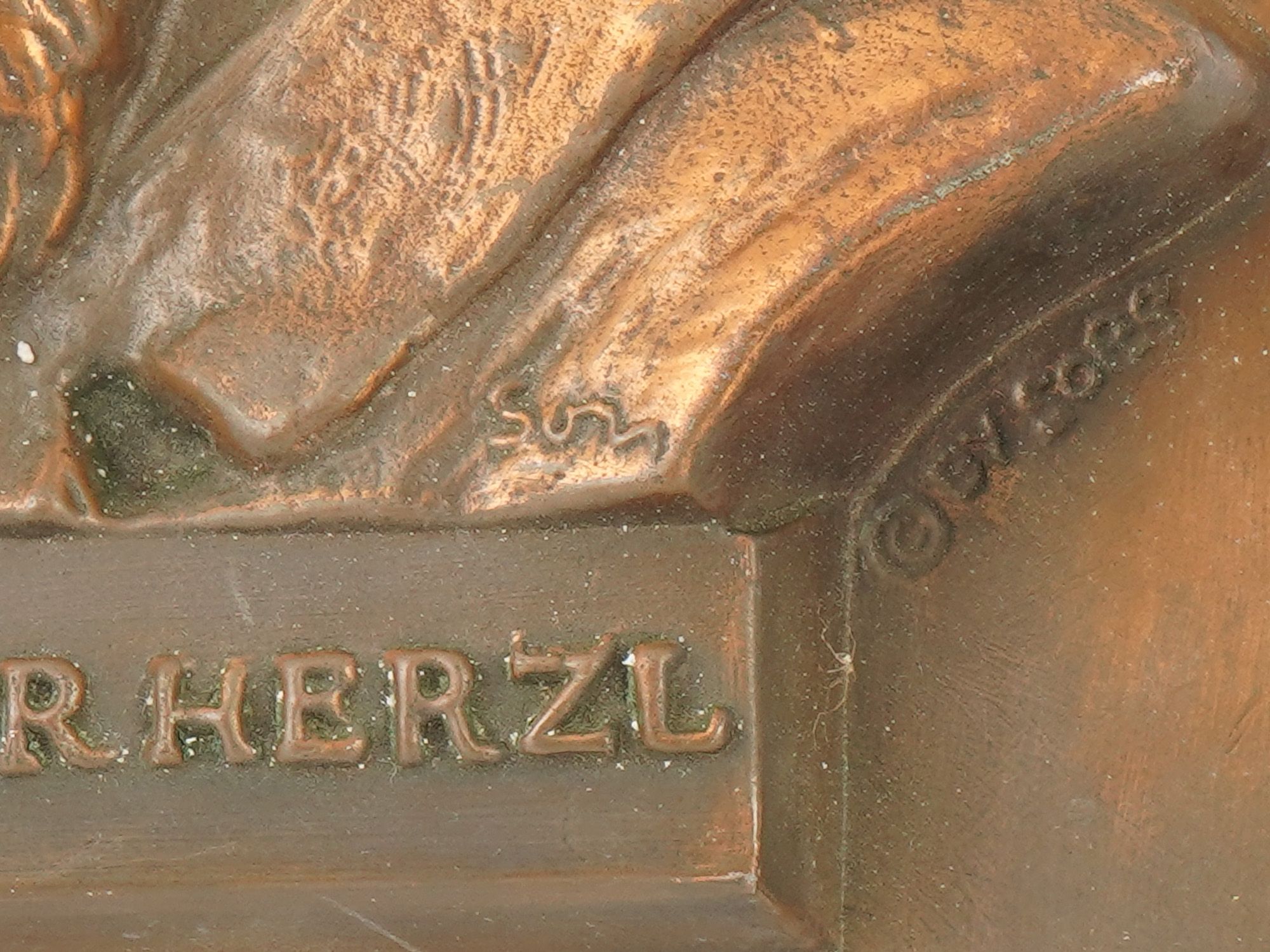 JUDAICA THEODOR HERZL BRONZE PLAQUE CANDLE HOLDERS PIC-4