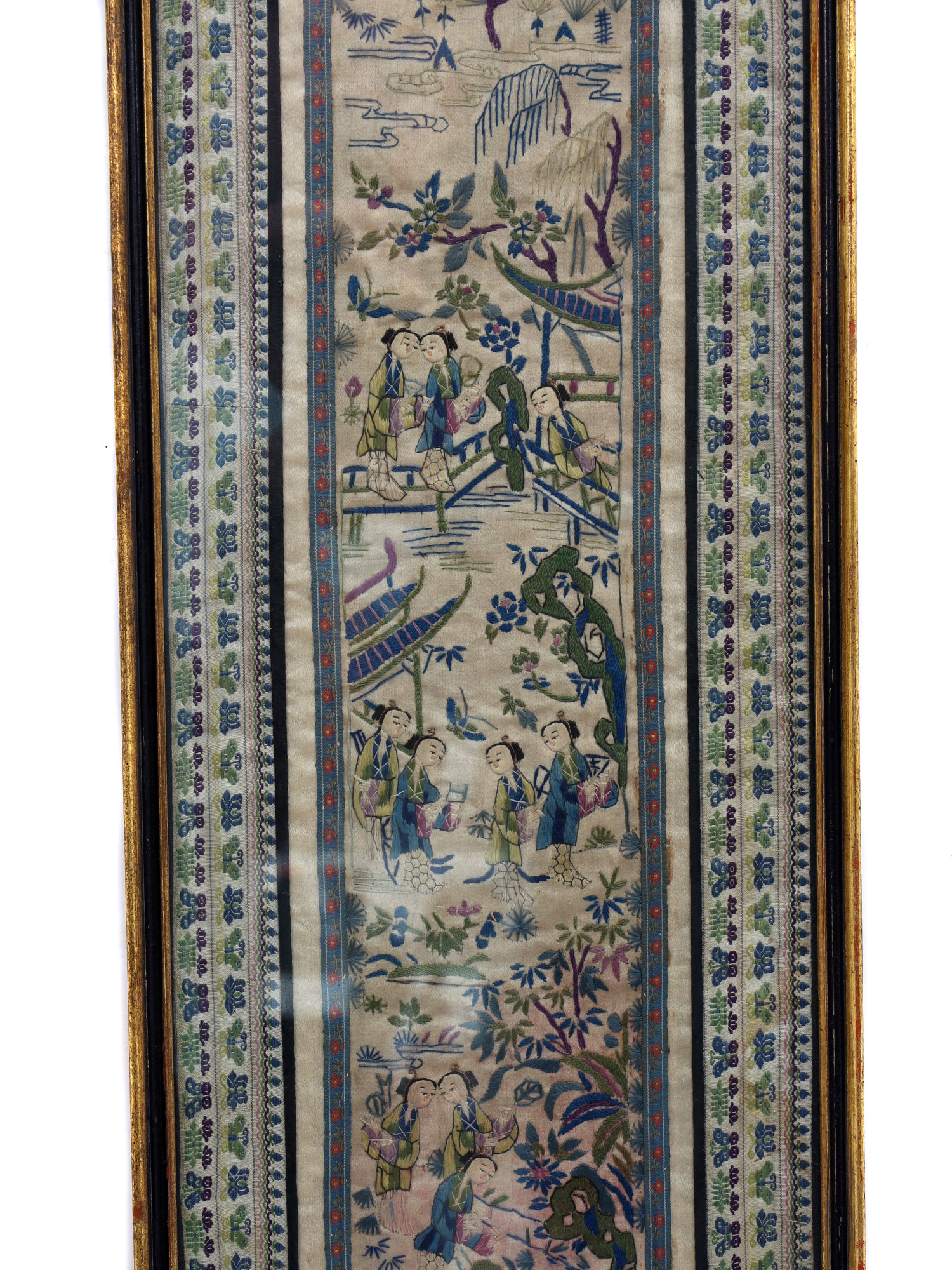 A CHINESE FRAMED SILK EMBROIDARY, 19TH CEN. PIC-1