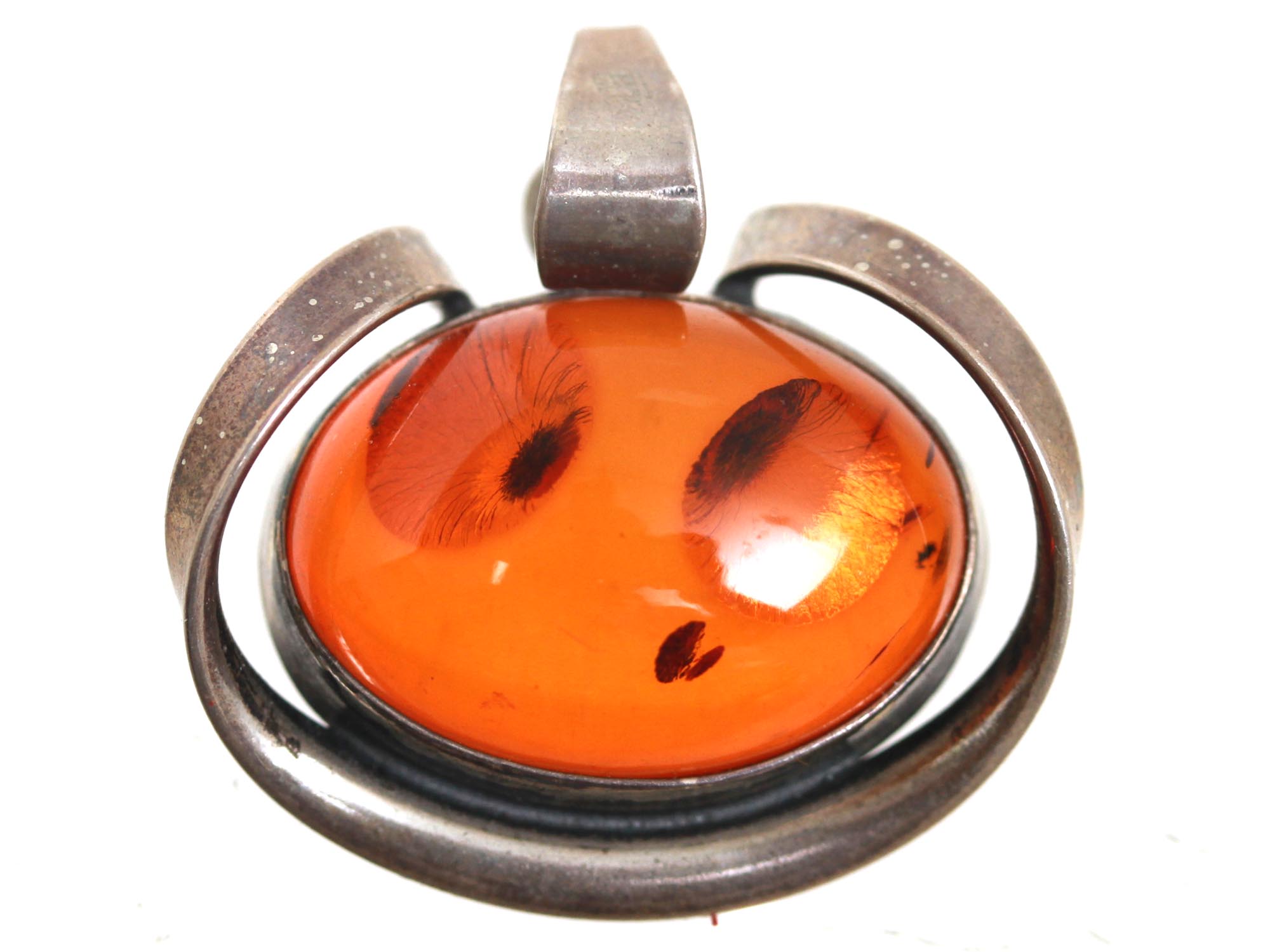 AN AMBER JEWELRY RING BROOCH AND PENDANT PIC-4