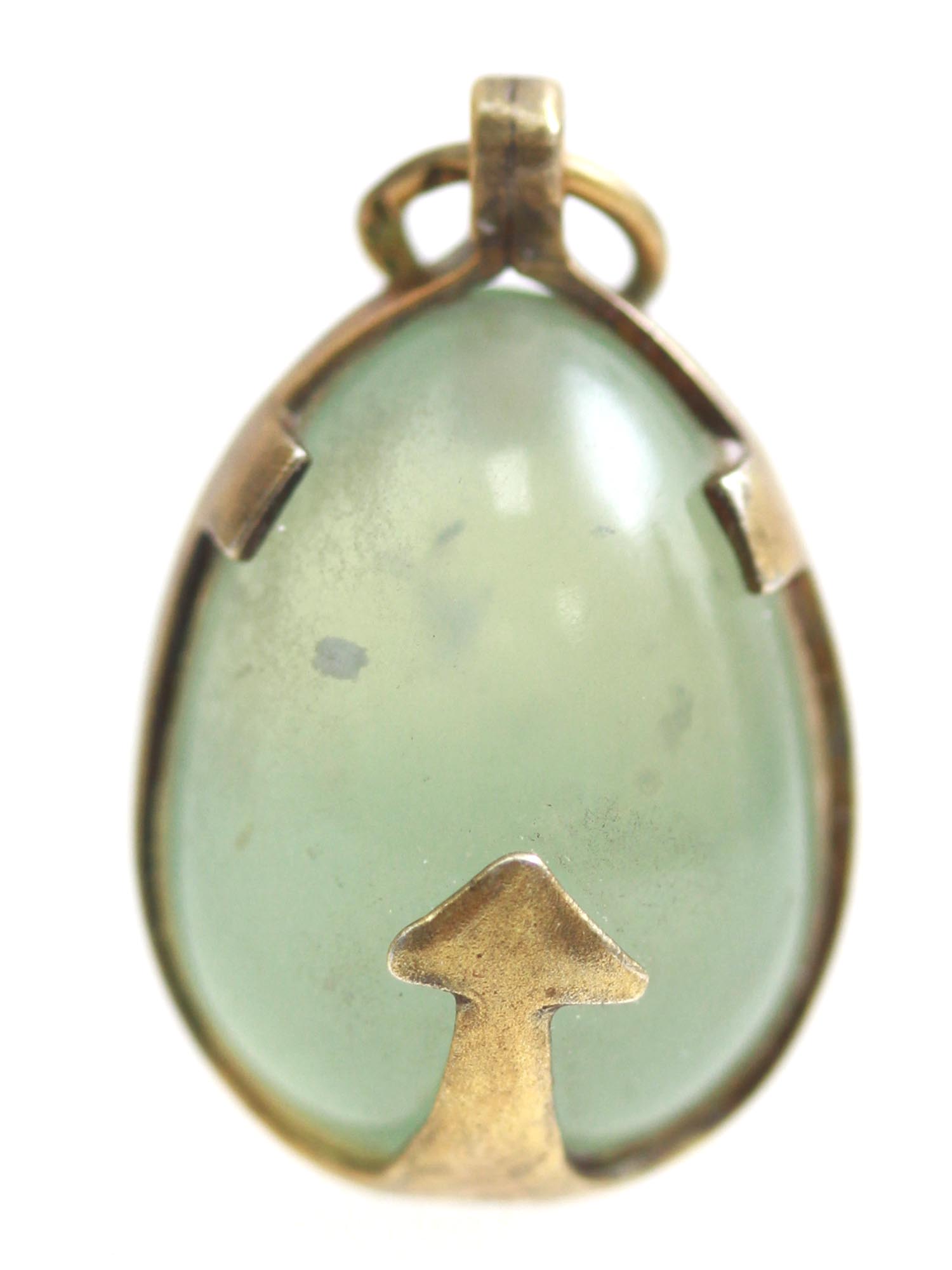 A RUSSIAN GILT SILVER AND JADE EGG PENDANT PIC-0