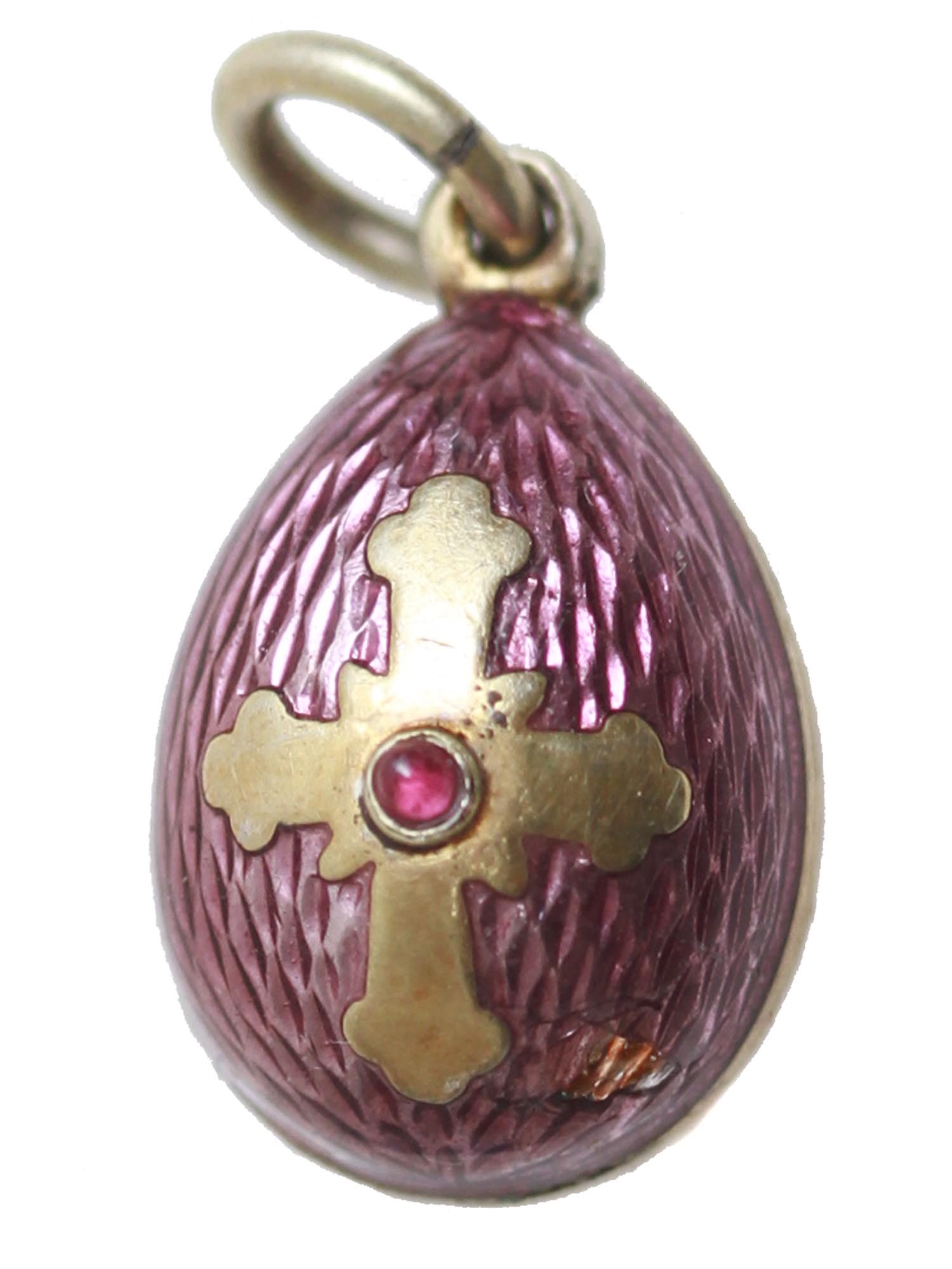 A RUSSIAN GILT SILVER AND ENAMEL EGG PENDANT PIC-0
