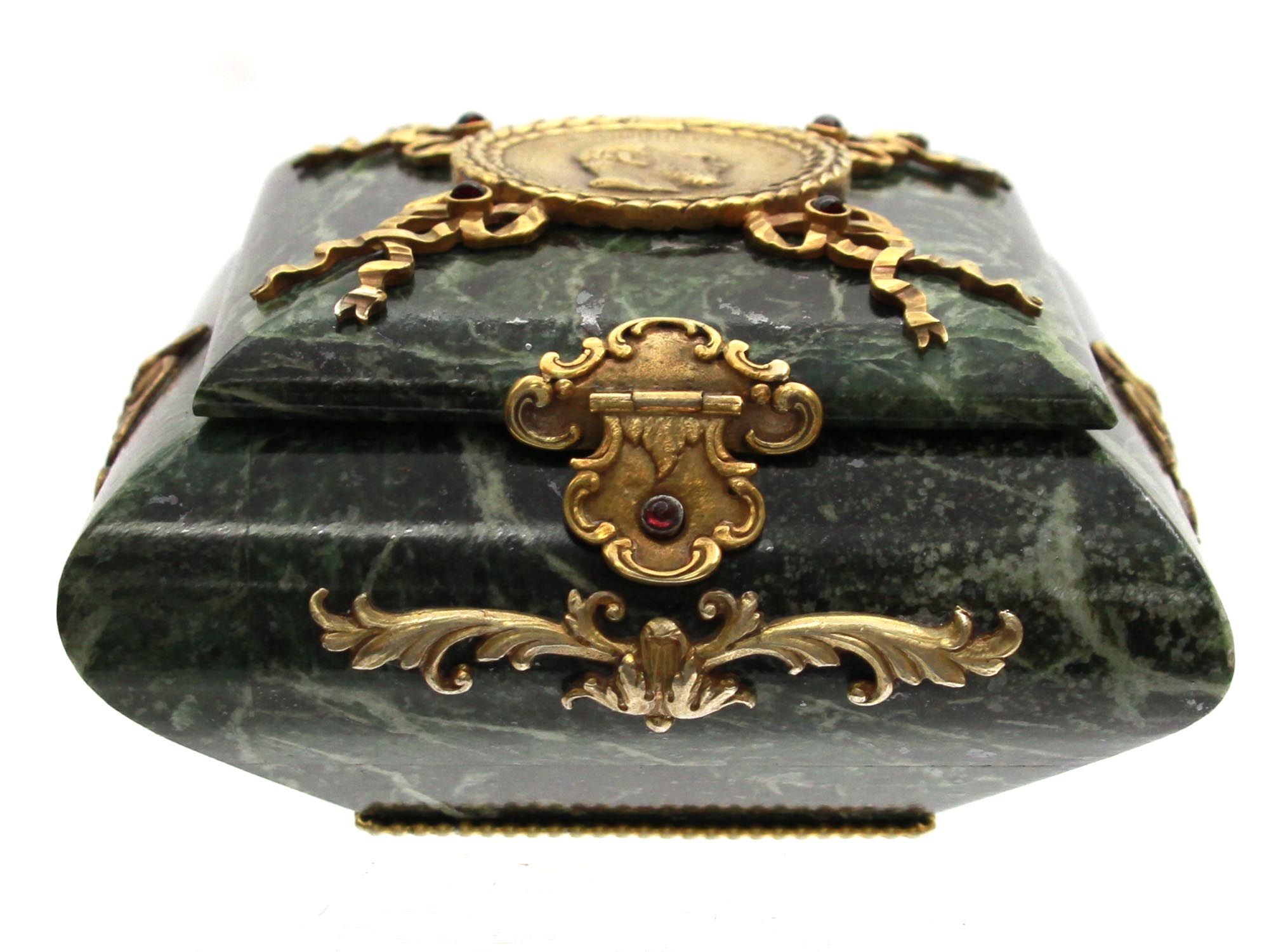 A RUSSIAN GILT SILVER AND SNAKE STONE JEWELRY BOX PIC-0