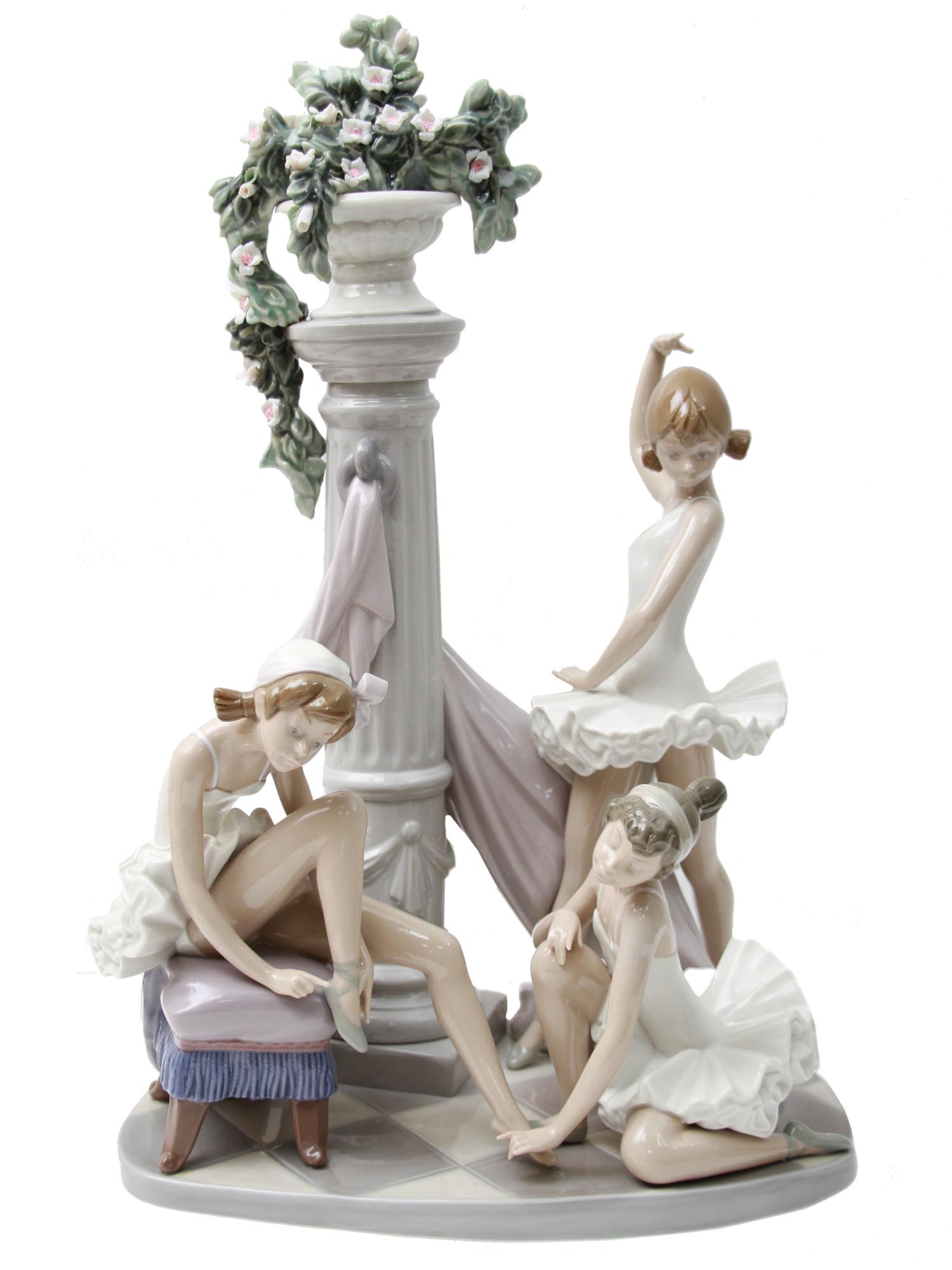 A VINTAGE LLADRO PORCELAIN FIGURINE BALLET TRIO PIC-0