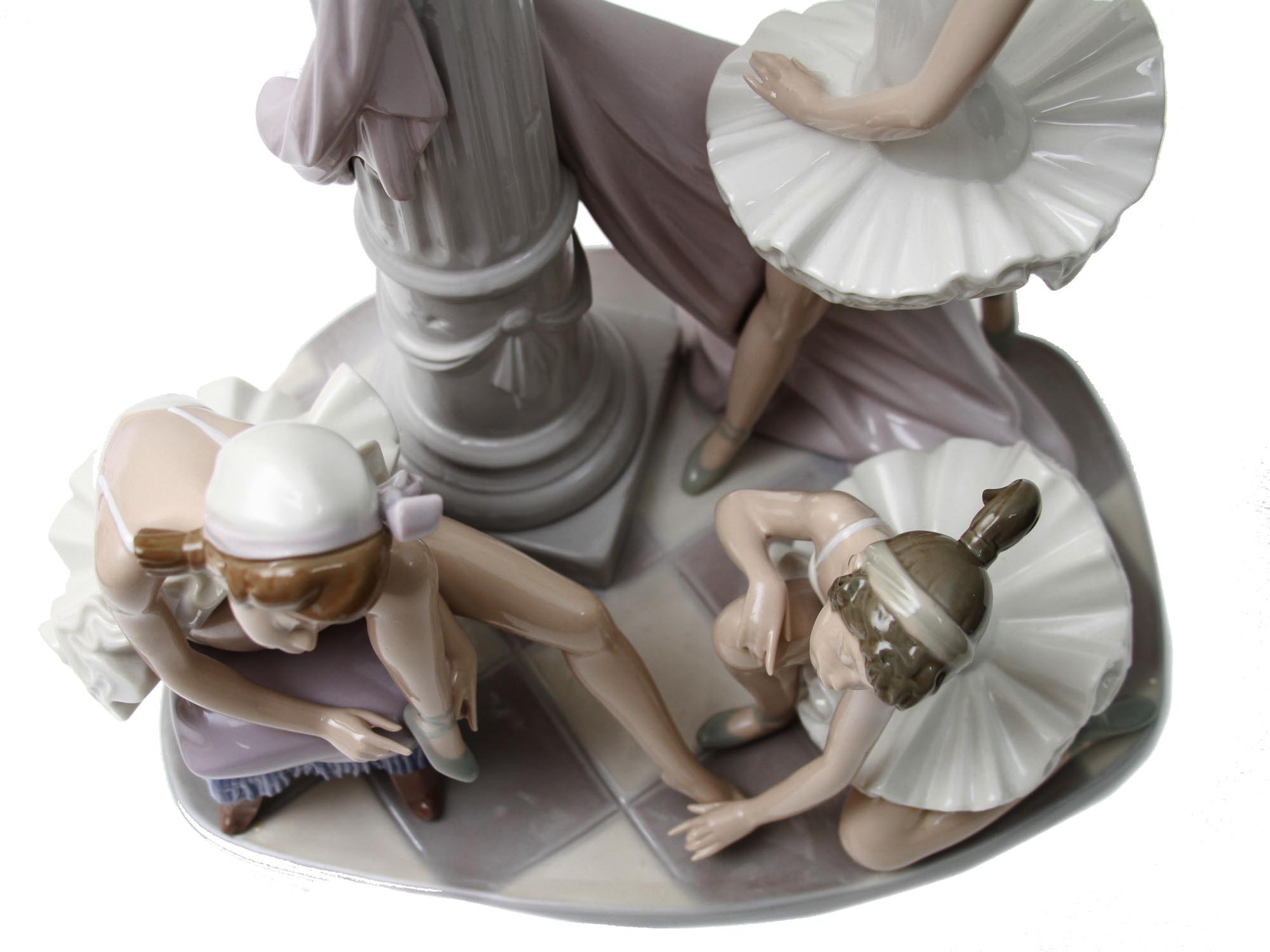 A VINTAGE LLADRO PORCELAIN FIGURINE BALLET TRIO PIC-3