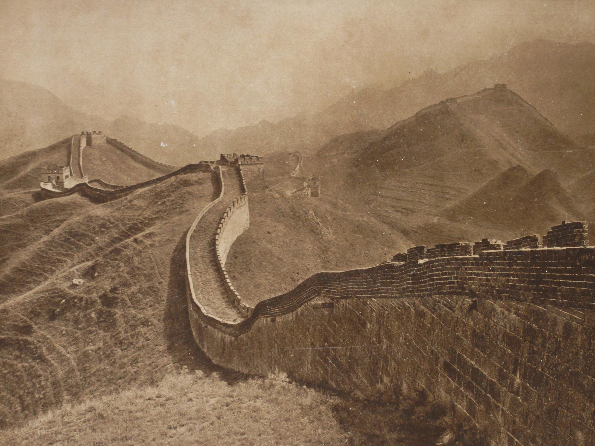 AN ANTIQUE PHOTOGRAPH OF CHINA'S GREAT WALL PIC-1