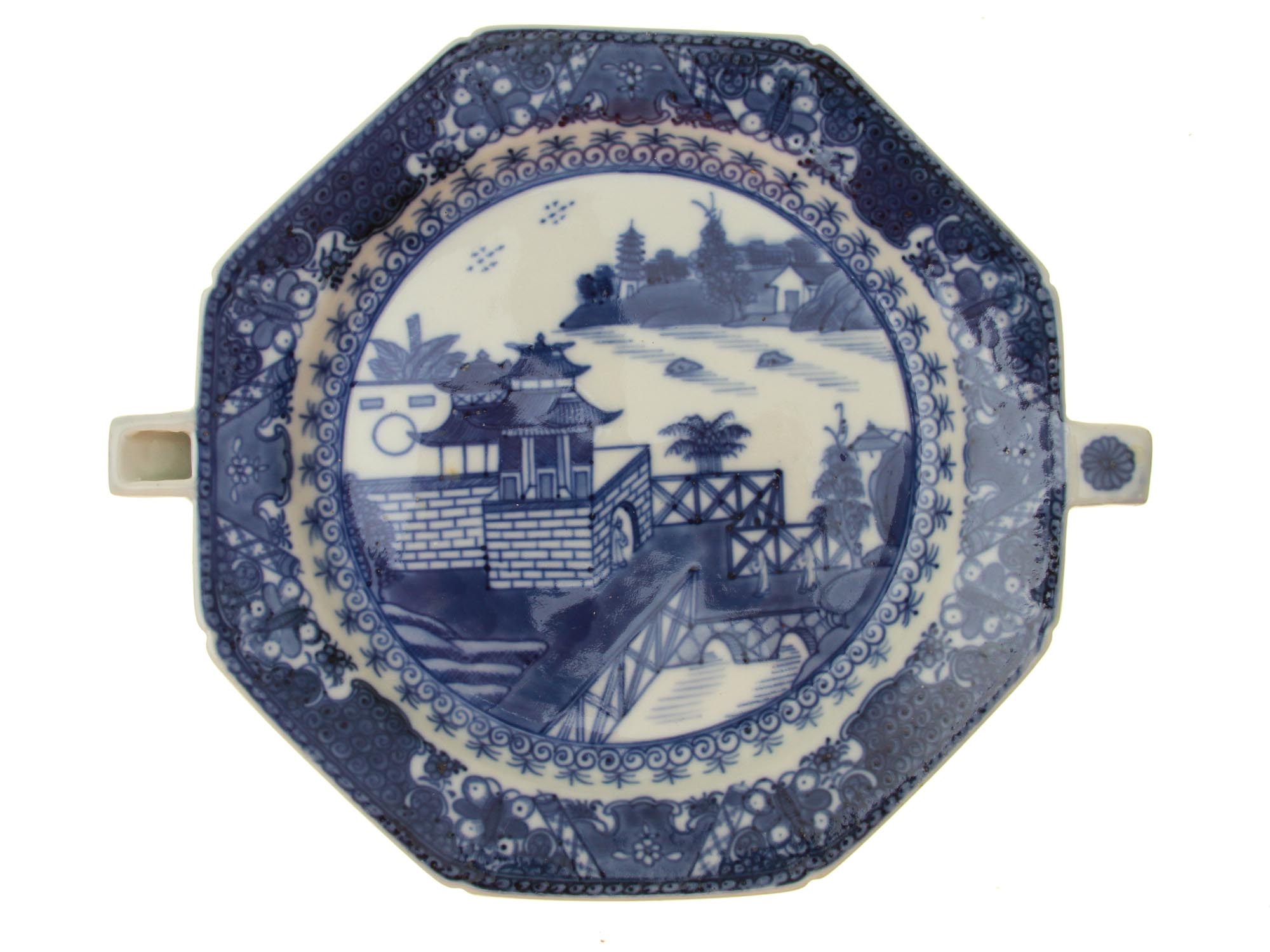 AN ANTIQUE CHINESE PORCELAIN PLATE, 19TH CEN. PIC-0