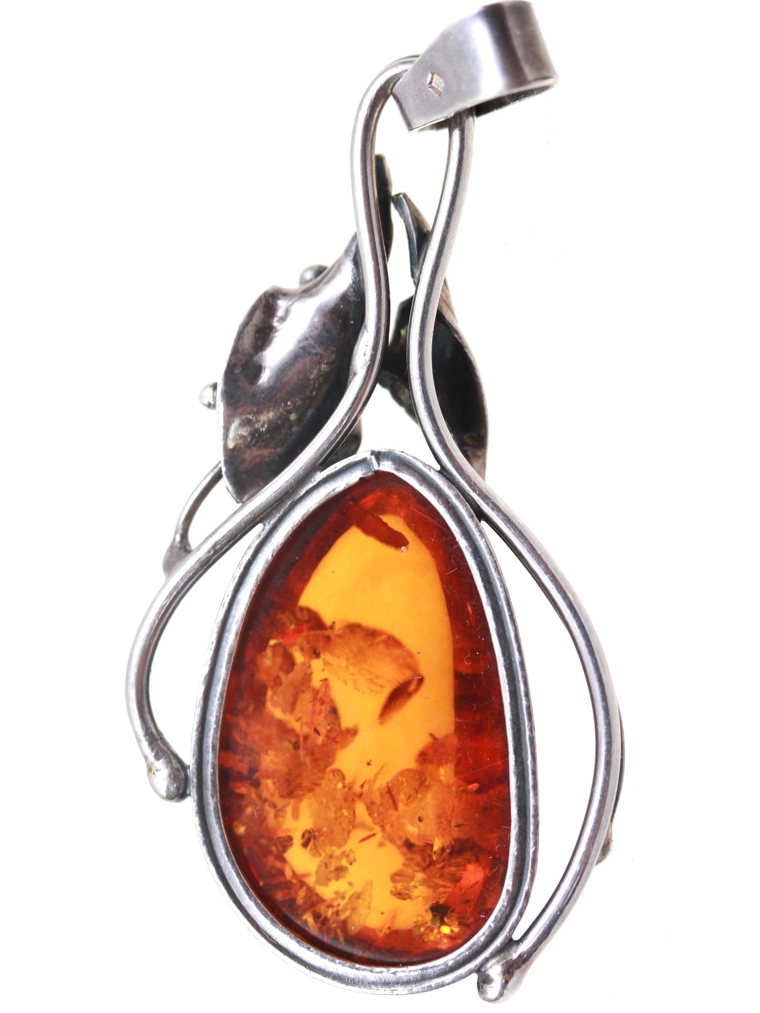 A JEWELRY SET OF AMBER & SILVER RINGS AND PENDANT PIC-3