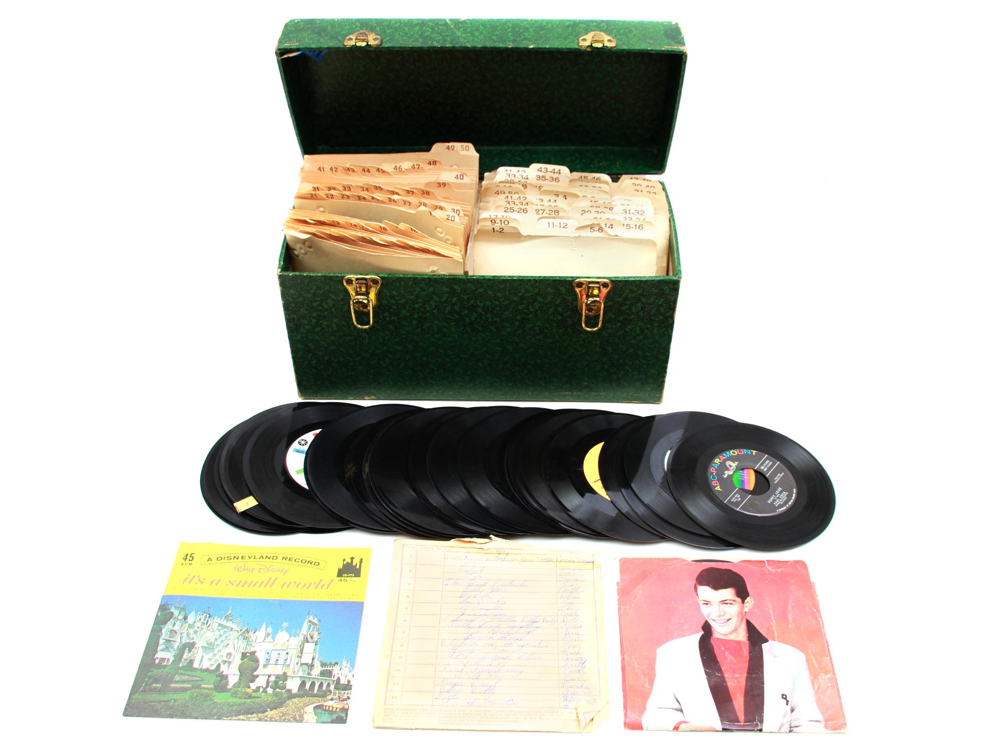 A VINTAGE RECORD CASE WITH LARGE COLLECTION OF LP PIC-0