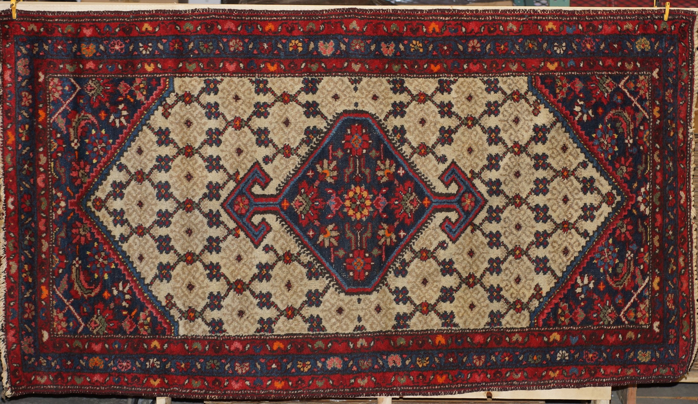 A VINTAGE HAND-WOVEN PERSIAN HAMADAN RUG PIC-1