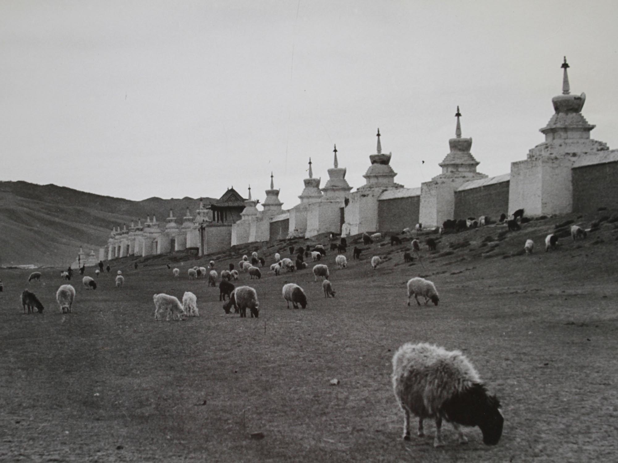 A LOT OF TWO VINTAGE RUSSIAN BLACK & WHITE PHOTOS PIC-4