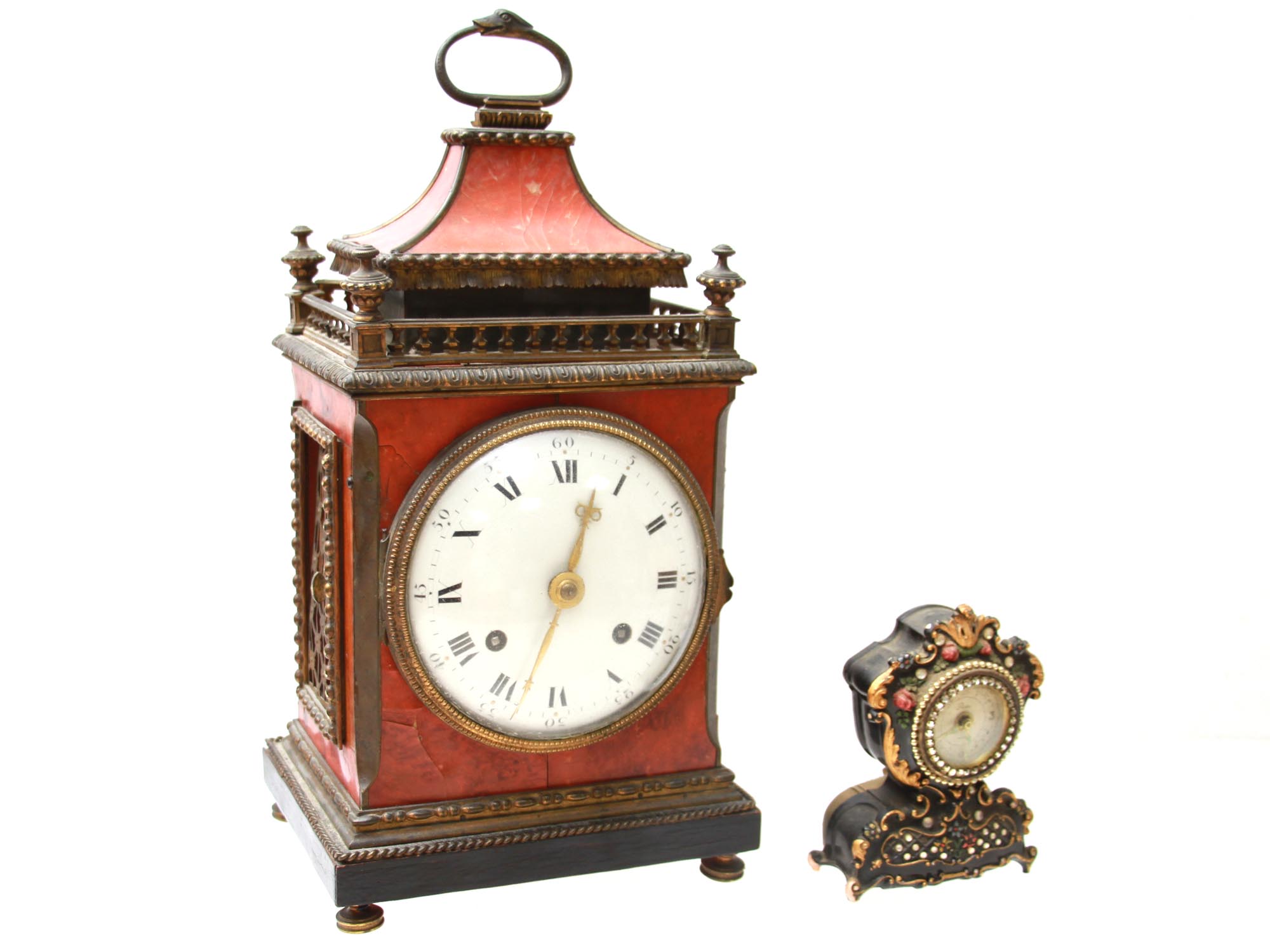 A PAIR OF VINTAGE MANTEL CLOCKS INCLUDING ARTCO PIC-0