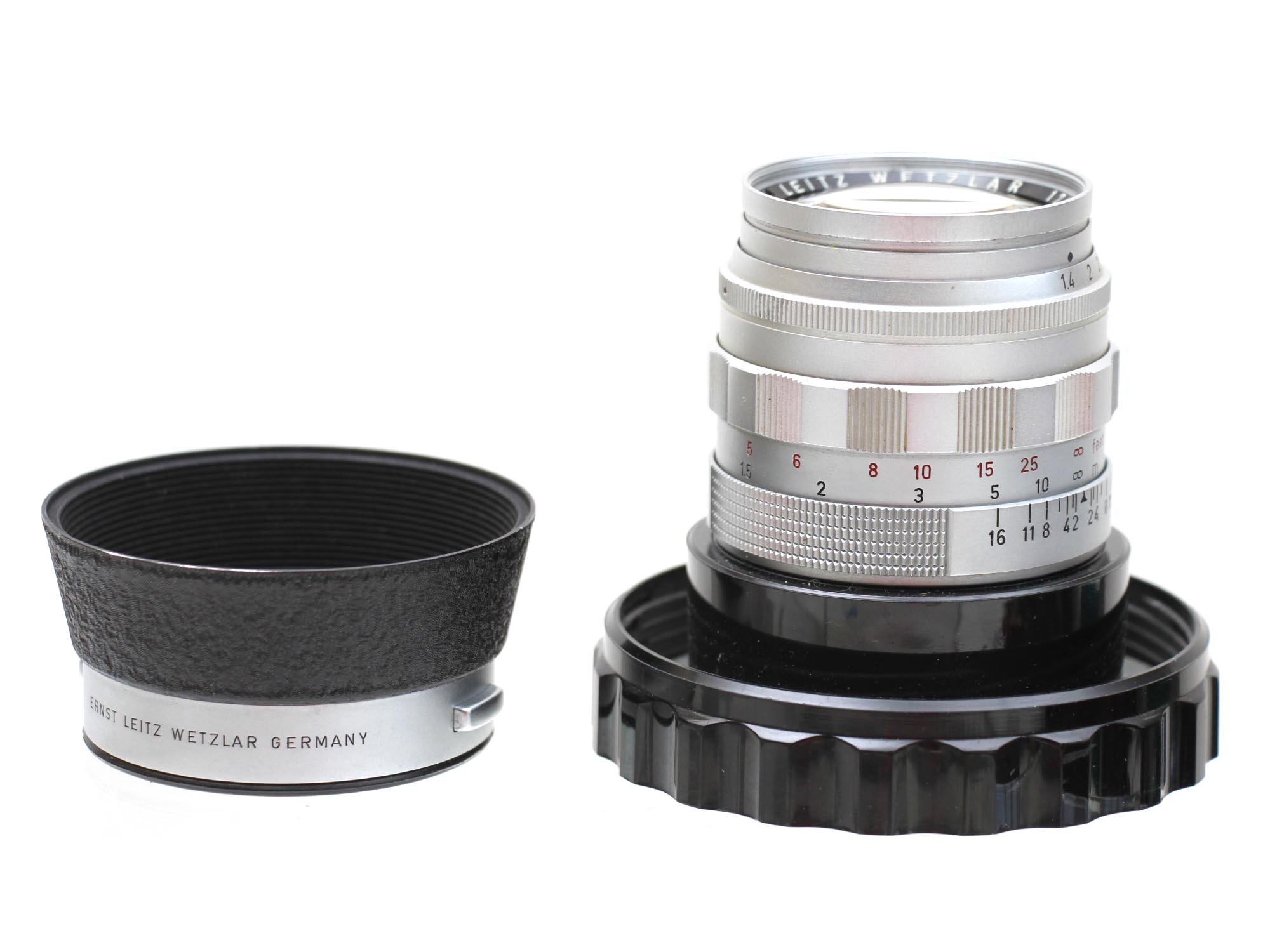 A VINTAGE GERMAN LEICA CAMERA LENS PIC-0