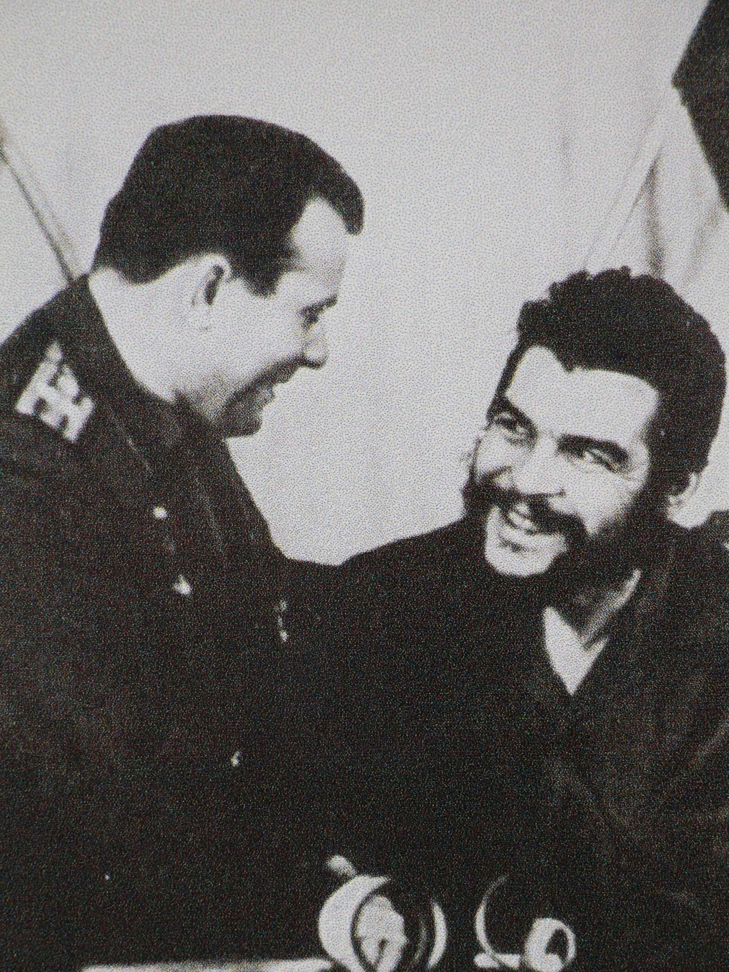 A SIGNED PHOTOGRAPH OF GAGARIN AND CHE GUEVARA PIC-1