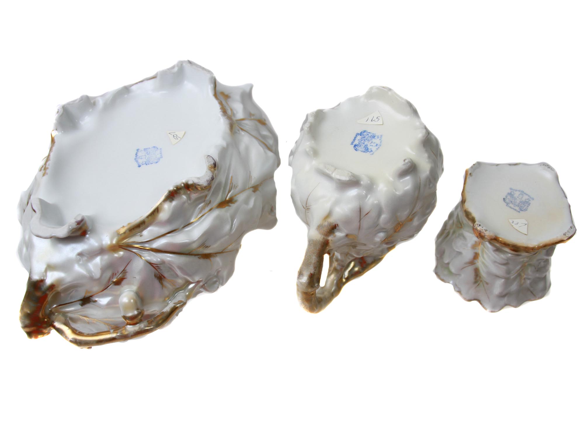 A ROYAL BAYREUTH PORCELAIN OAKLEAF TABLEWARE SET PIC-4