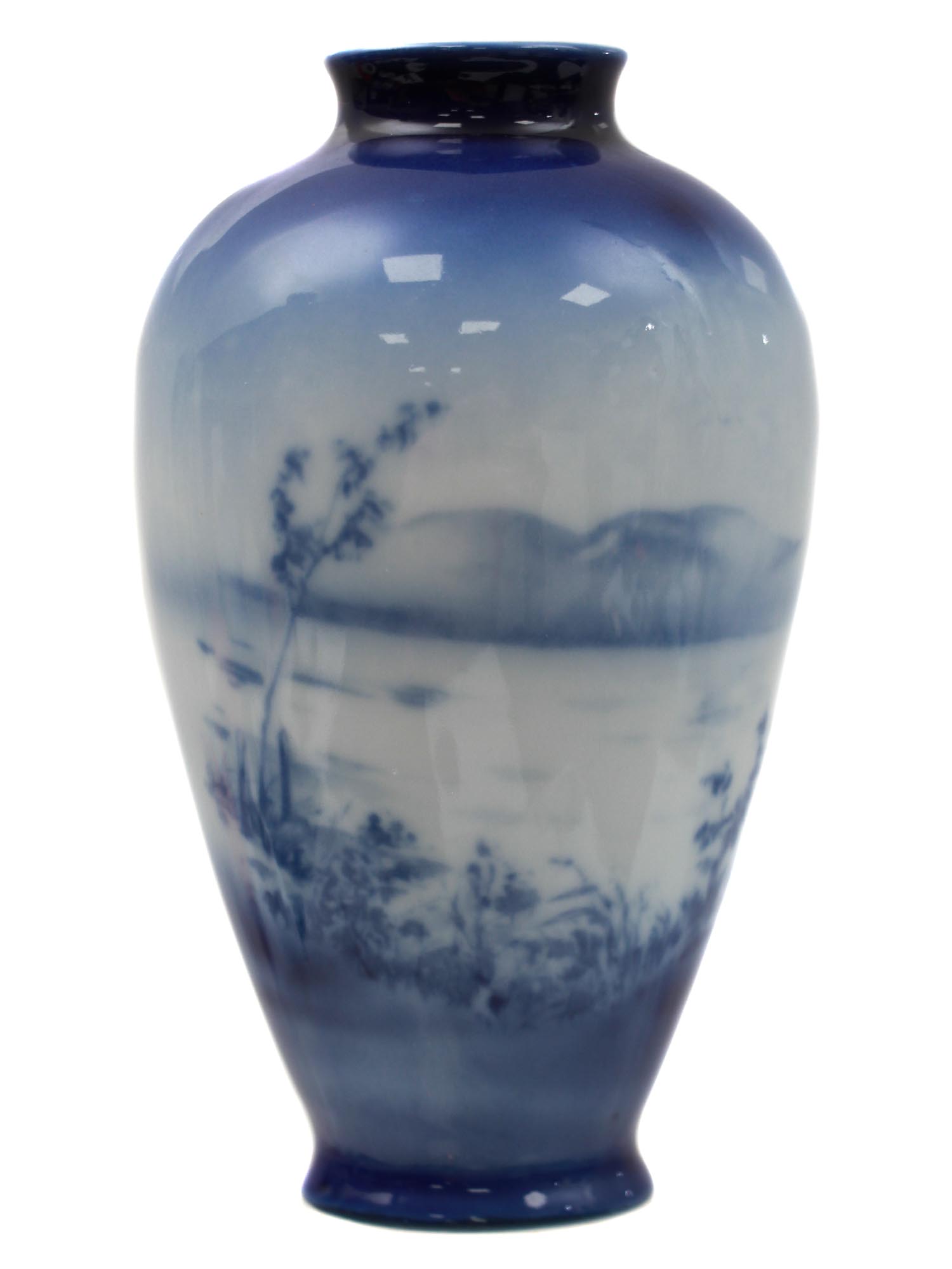 A VINTAGE ROYAL BAYREUTH PORCELAIN BLUE VASE PIC-1