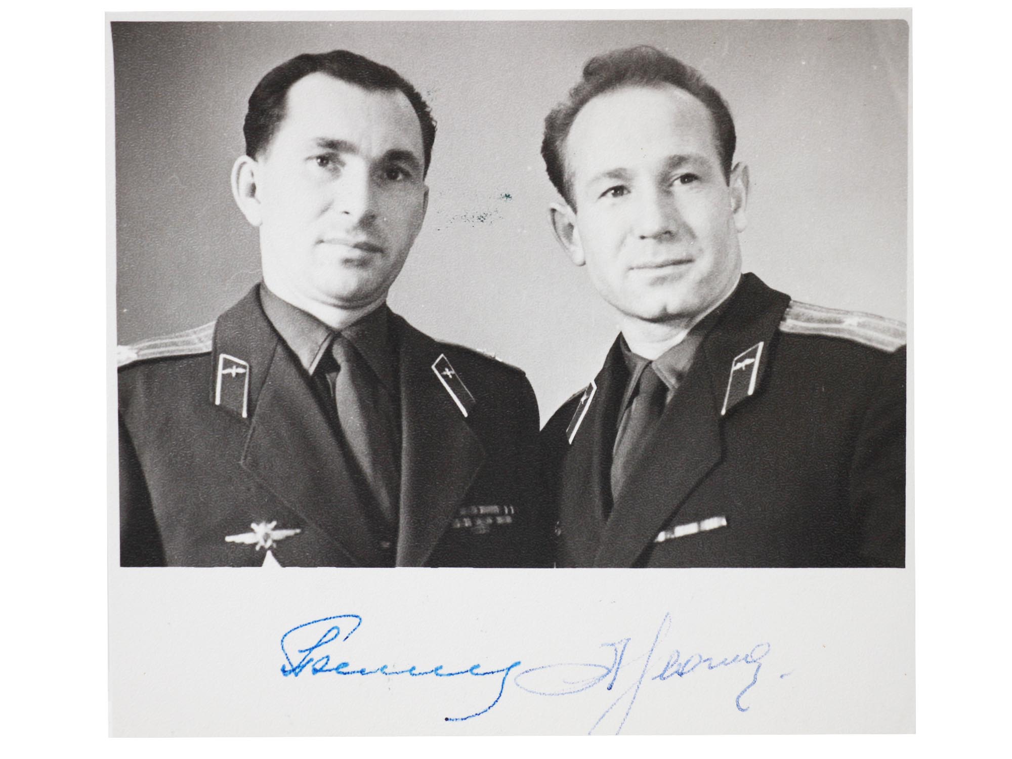A SIGNED PHOTOGRAPH OF SOVIET COSMONAUTS PIC-0