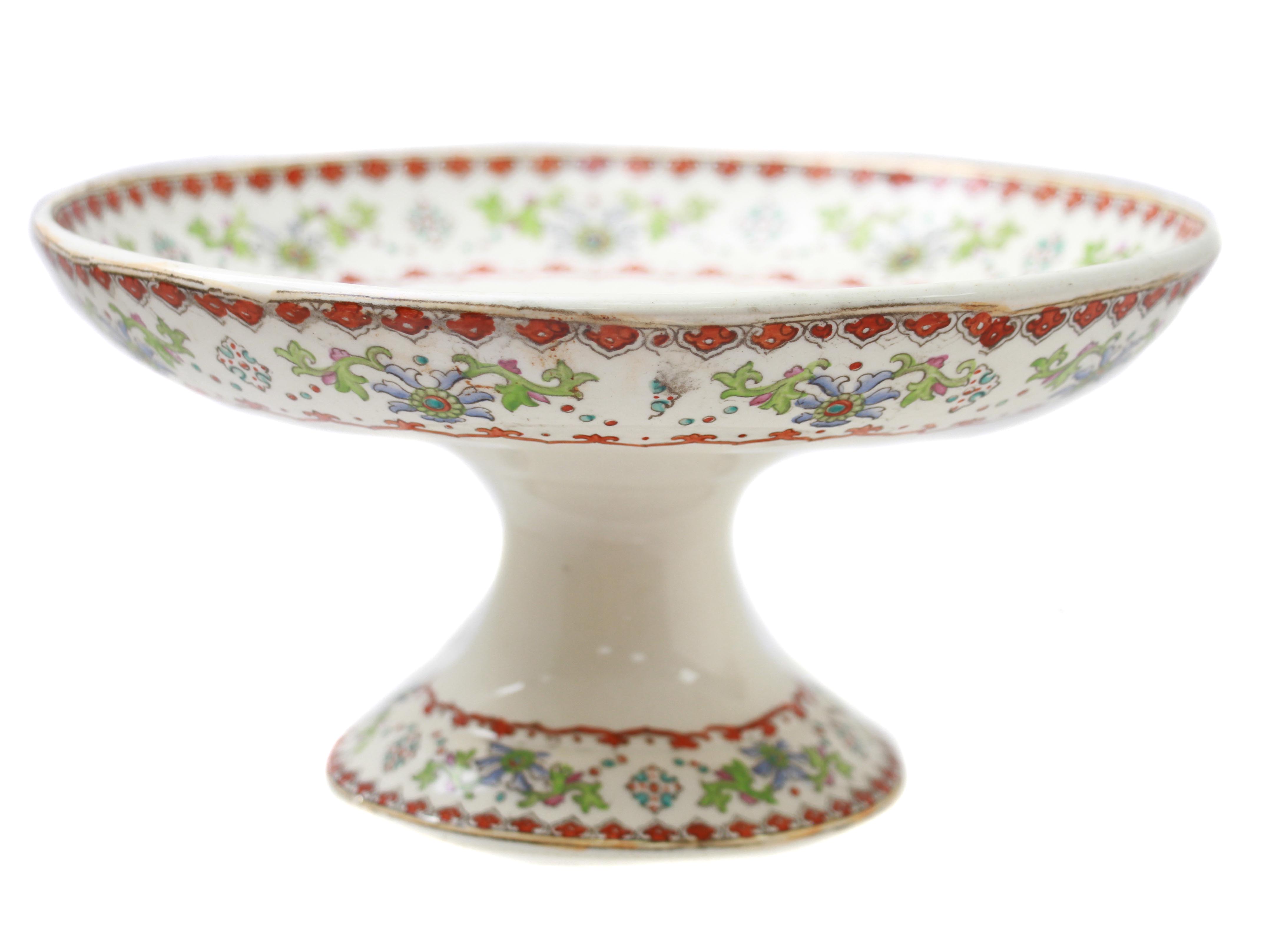 A VINTAGE ASIAN FOOTED PORCELAIN CANDY DISH PIC-1