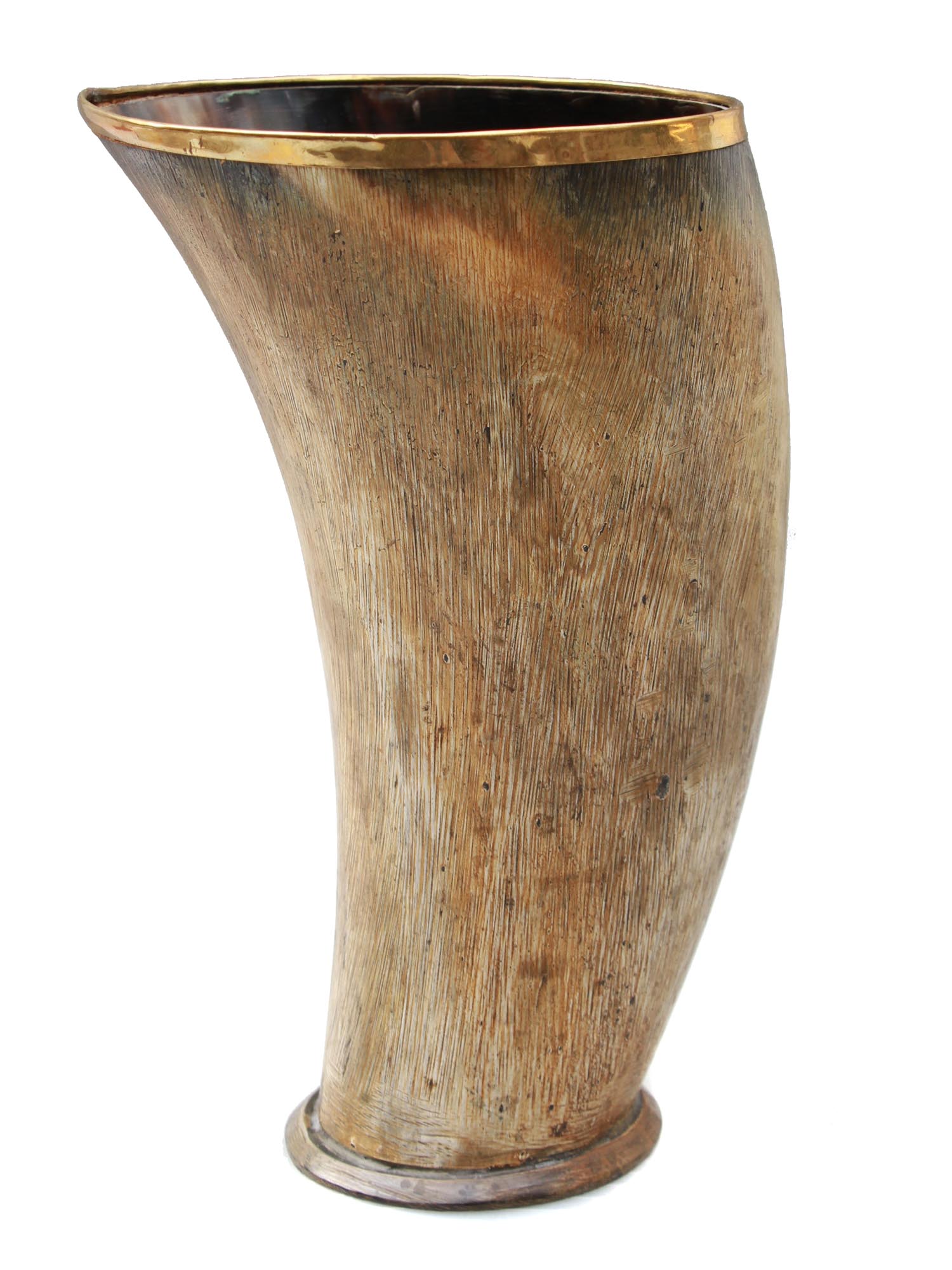 A LARGE ANTIQUE DRINKING CUP MADE OF HORN PIC-0