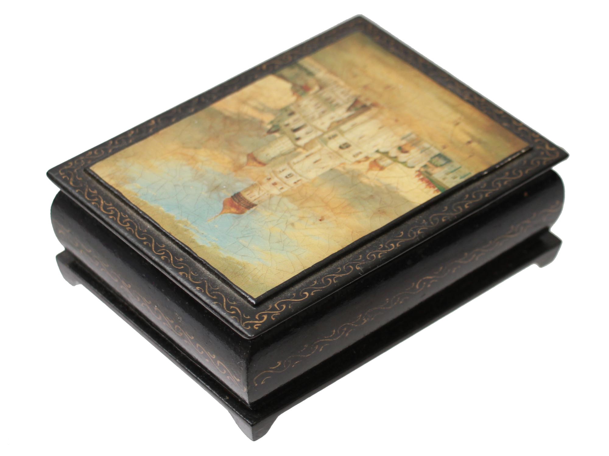 A VINTAGE RUSSIAN WOODEN LACQUERED BOX PIC-1